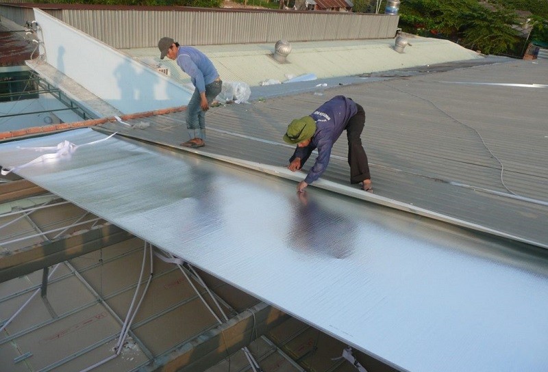 thi công tấm cách nhiệt chống nóng mái nhà