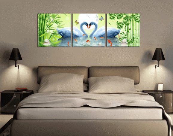 Thiên nga là tranh dán tường phòng ngủ vợ chồng được nhiều người ưa chuộng