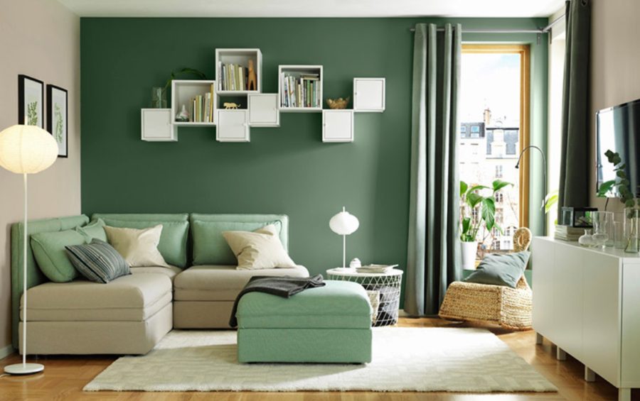 Không gian phòng khách sơn màu xanh lá