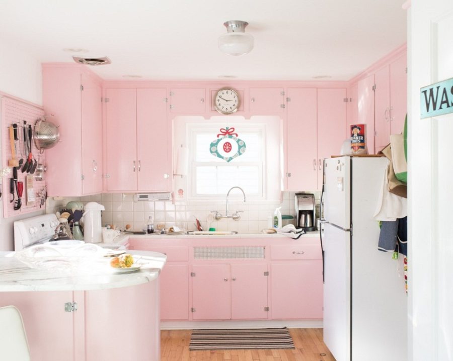 Phòng bếp màu hồng dễ thương 