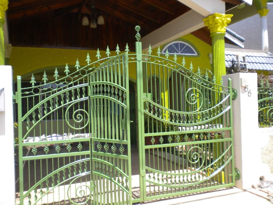 Mẫu sơn cửa sắt màu xanh rêu